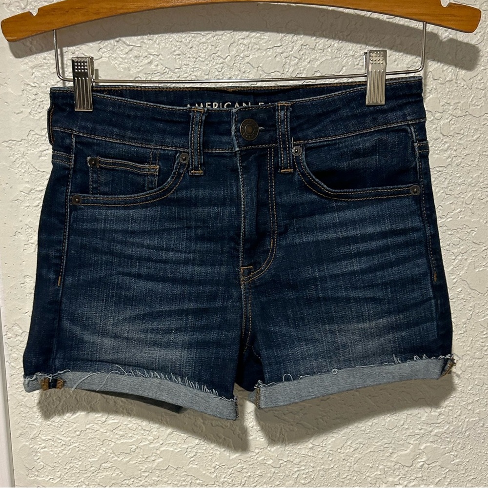 American Eagle 🦅 hi-rise shortie women’s size 2 shorts.